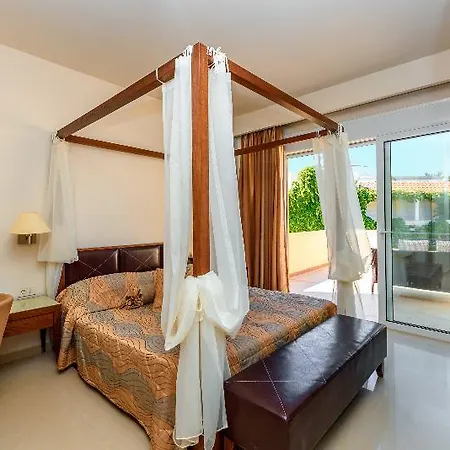 מלון Sofia Luxury 4*